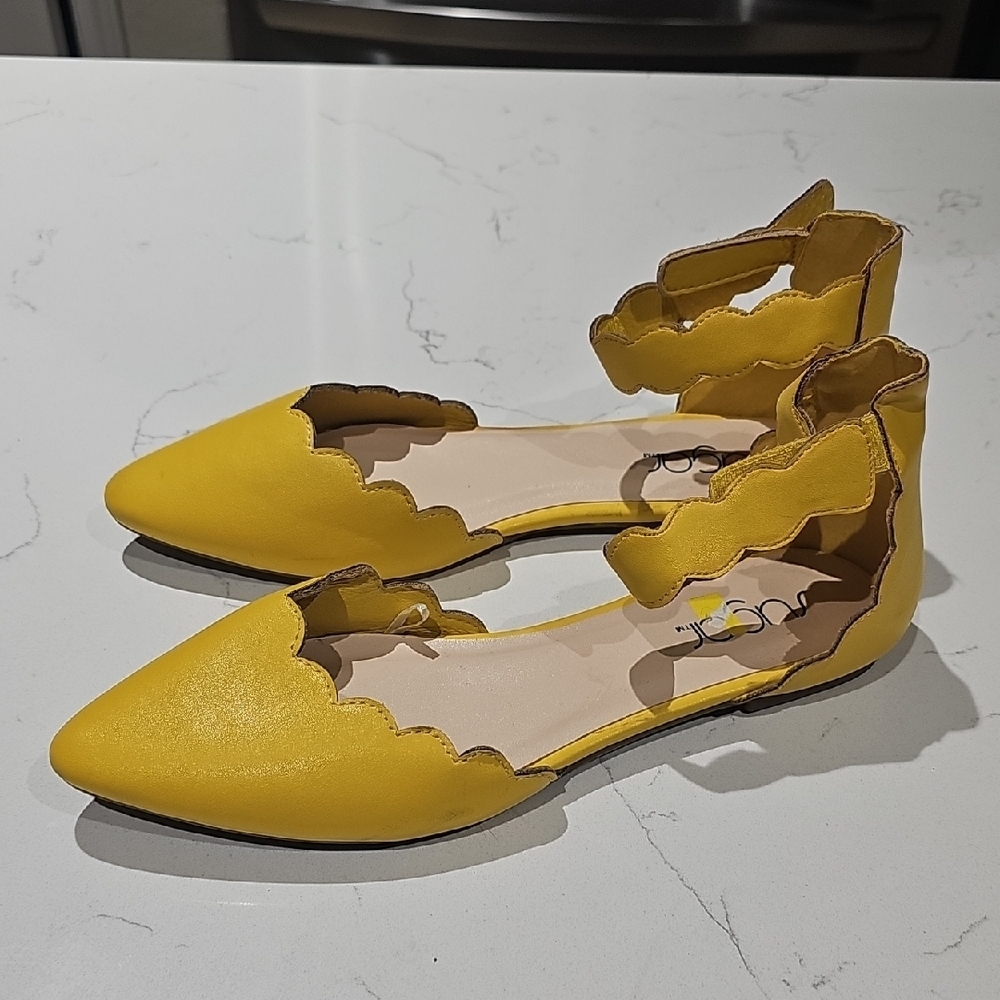 Sugar Ankle Strap Scalloped Flat Shoes Size 7.5